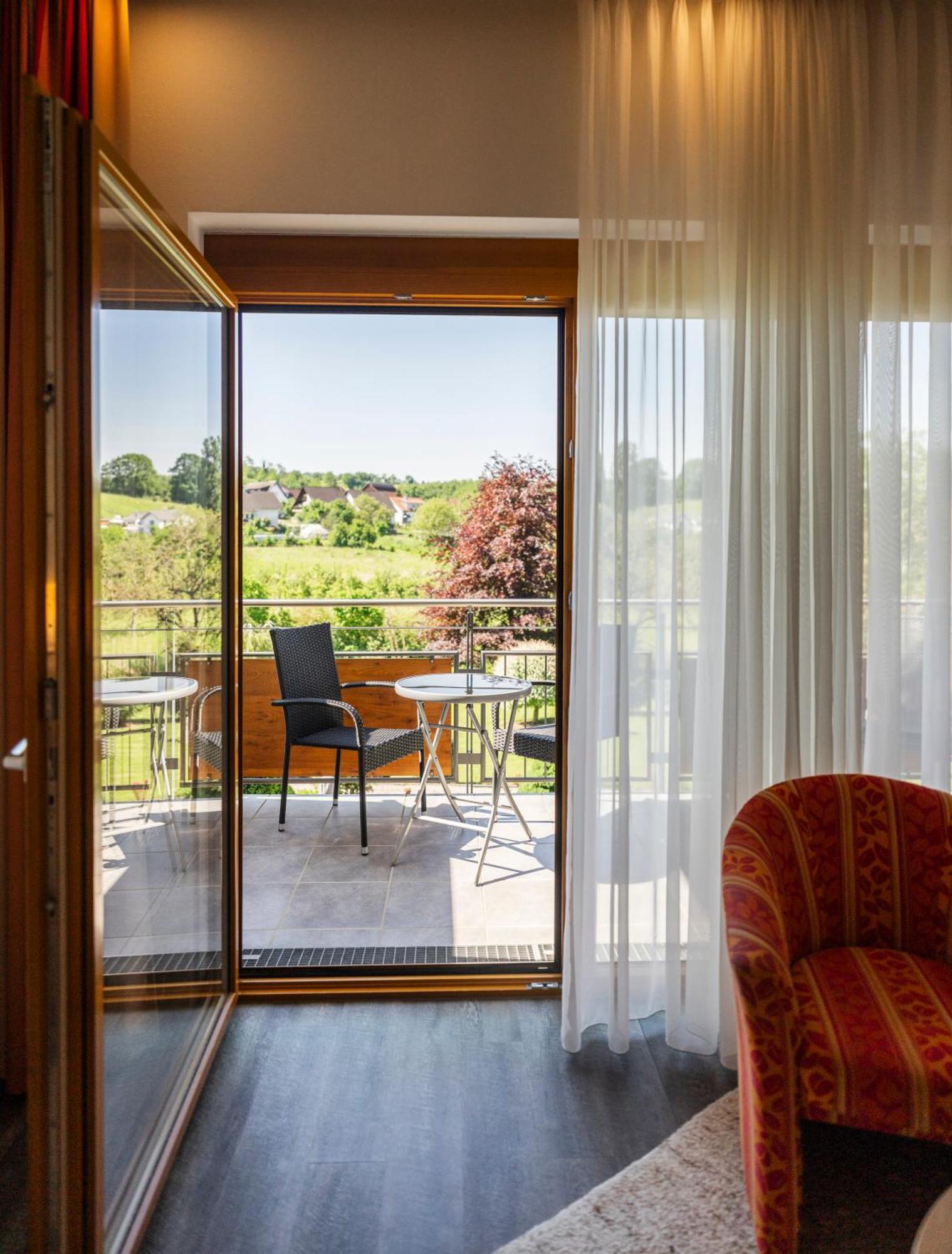 Hotel-Gasthof Rose オーバーキルヒ エクステリア 写真