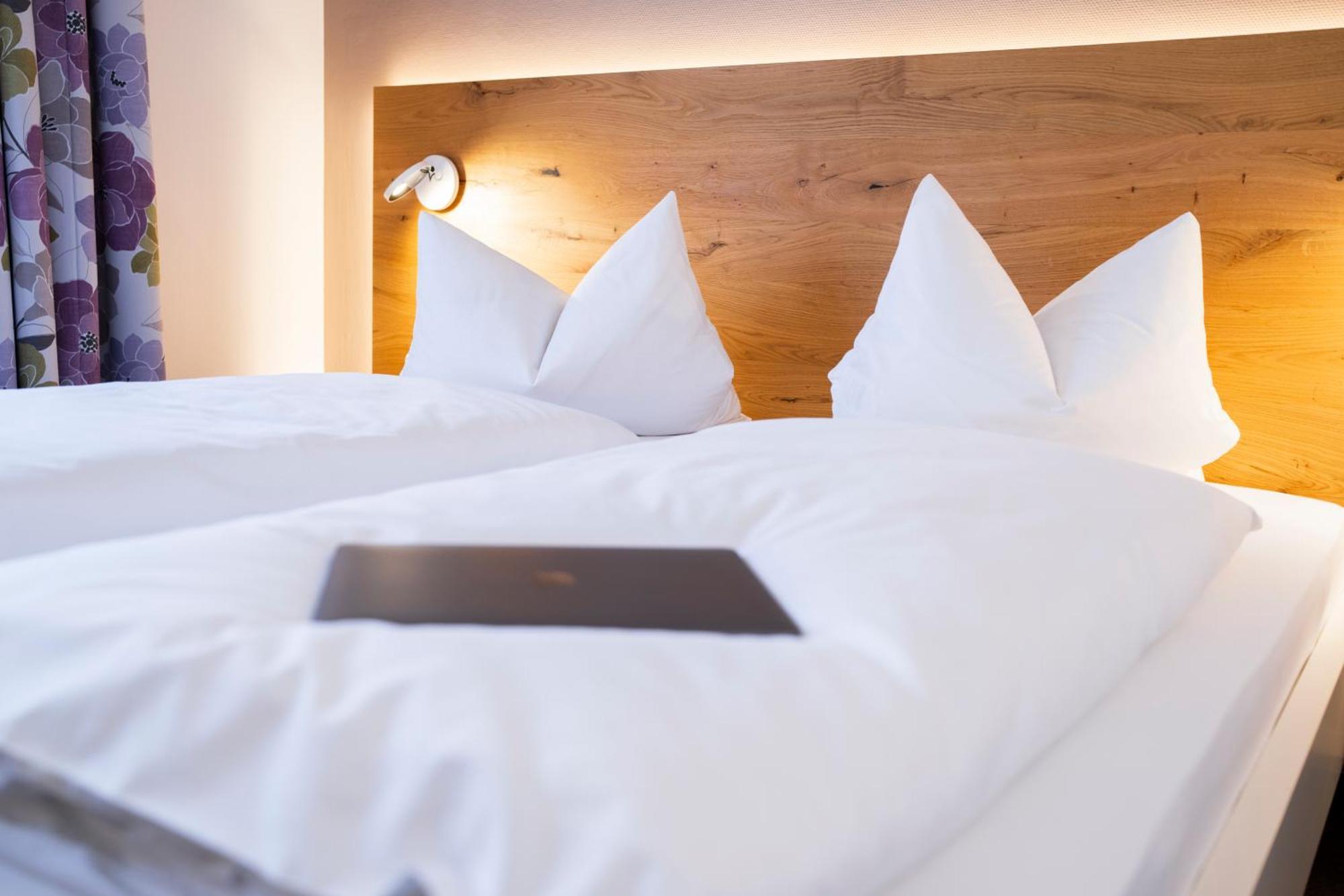 Hotel-Gasthof Rose オーバーキルヒ エクステリア 写真