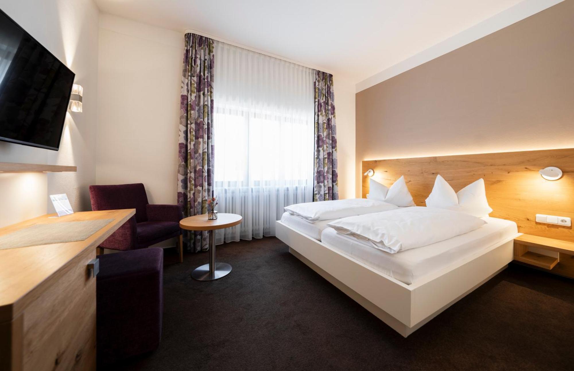 Hotel-Gasthof Rose オーバーキルヒ エクステリア 写真