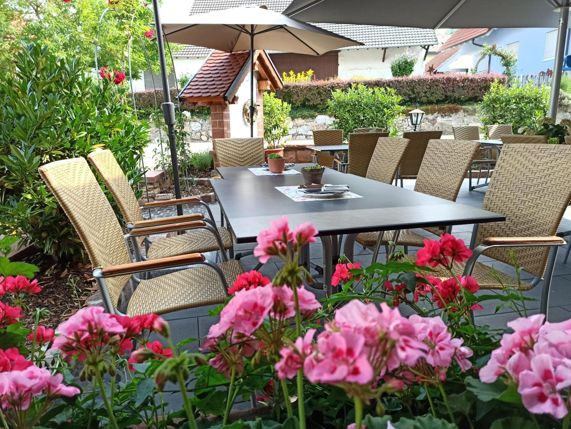 Hotel-Gasthof Rose オーバーキルヒ エクステリア 写真