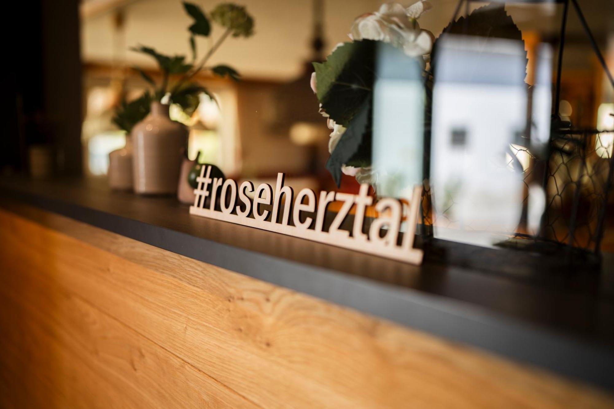 Hotel-Gasthof Rose オーバーキルヒ エクステリア 写真