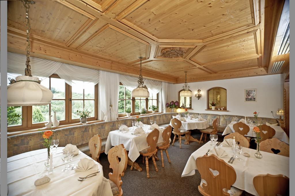 Hotel-Gasthof Rose オーバーキルヒ エクステリア 写真